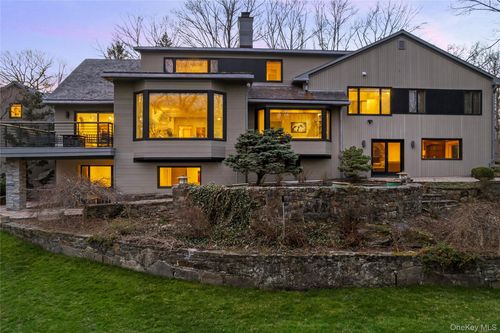 112 Woodlands Rd, Harrison, NY, 10528-1319 | Card Image
