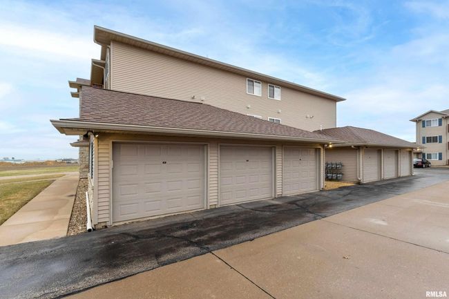 UNIT-203 - 209 E Price St, Condo with 2 bedrooms, 2 bathrooms and null parking in Eldridge IA | Image 4