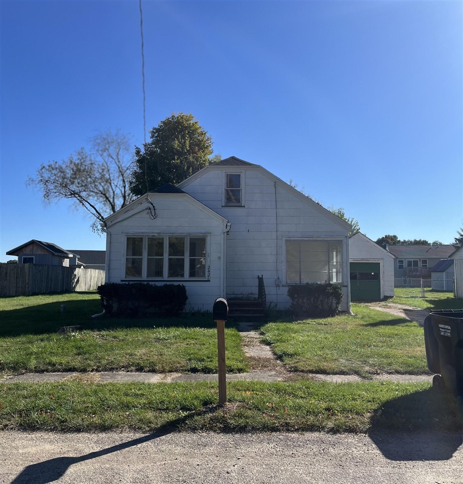Pearl St, Shelbyville, MI 49344