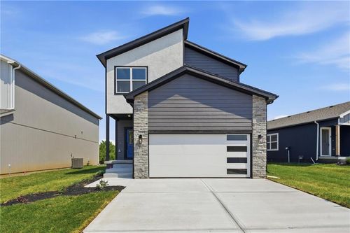 806 Glenn Cir, Raymore, MO, 64083-5601 | Card Image