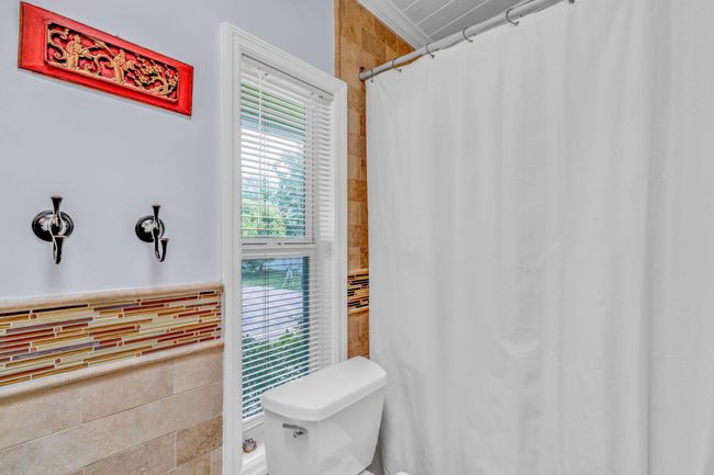 Guest Bathroom | Image 18