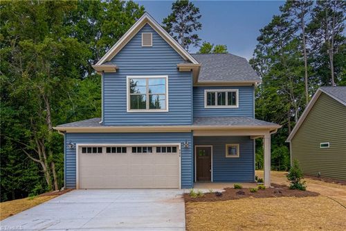 824 Vandar Dr, Winston Salem, NC, 27106-4748 | Card Image