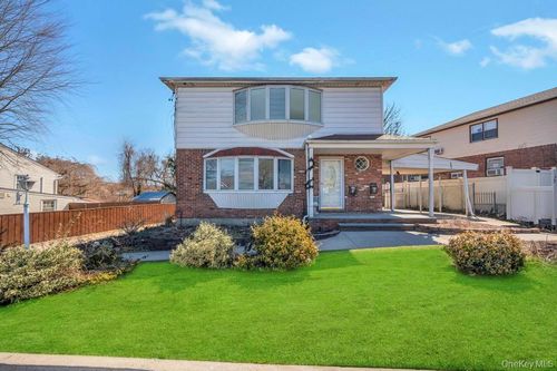 644 Broadway, Bethpage, NY, 11714-2207 | Card Image