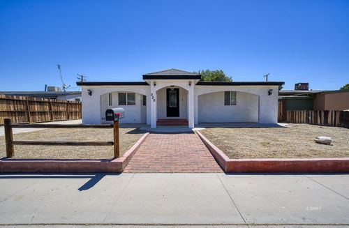 320 N Helena St, Ridgecrest, CA, 93555-3636 | Card Image
