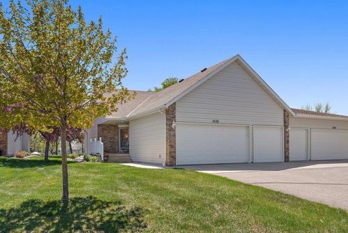1038 Prairie View Dr Sw, Hutchinson, MN, 55350-6726 | Card Image