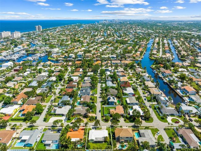 2721 Ne 45 Th St, House other with 2 bedrooms, 2 bathrooms and null parking in Lighthouse Point FL | Image 34