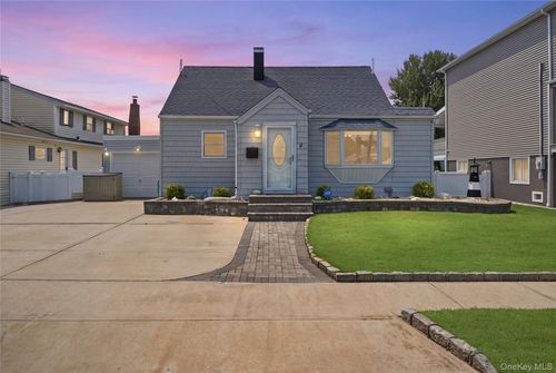 4 Flint Rd, Amityville, NY, 11701-4024 | Card Image