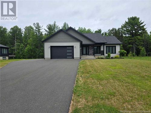 215 Youghall Dr, Bathurst, NB, E2A4X5 | Card Image