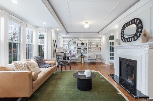 25 Roxbury Rd, Scarsdale, NY, 10583-2752 | Card Image