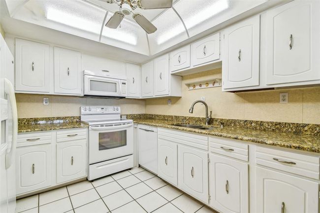 APT-208 - 17920 Gulf Blvd, Condo with 1 bedrooms, 2 bathrooms and null parking in REDINGTON SHORES FL | Image 12