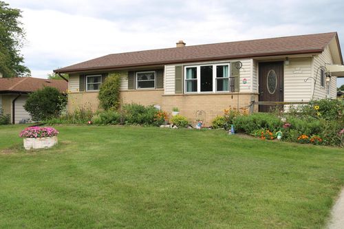N94W16478 Cumberland Road, MENOMONEE FALLS, WI, 53051 | Card Image