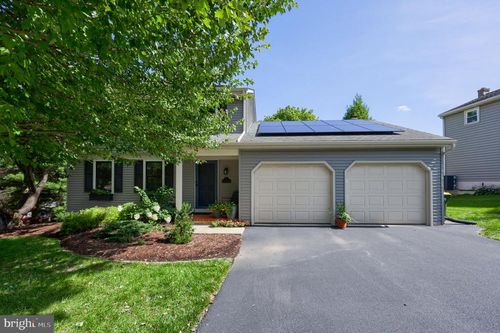 51 Blackberry Ln, Ephrata, PA, 17522-9262 | Card Image