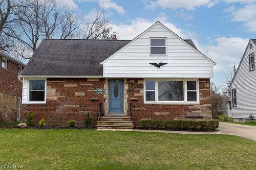 5404 Beacon Rd, Lyndhurst, OH, 44124-2802 | Card Image
