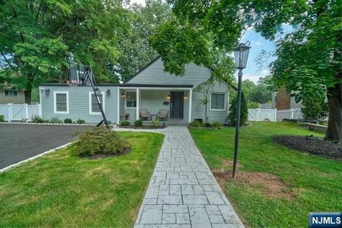 66 Short Pl, Cresskill, NJ, 07626-1225 | Card Image