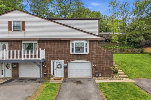 907 Camelot Dr, Pittsburgh, PA, 15237-4917 | Card Image
