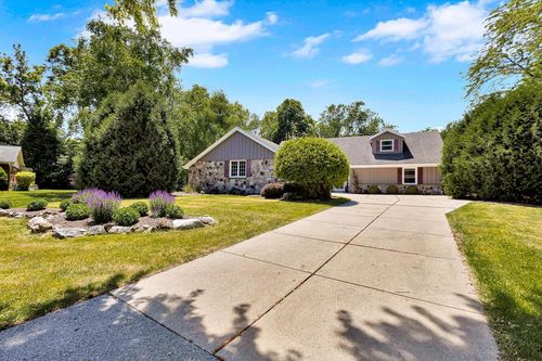 2311 W Kenboern Drive, Glendale, WI, 53209 | Card Image