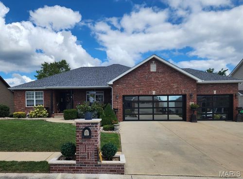 9715 Winchester St, Mascoutah, IL, 62258-2945 | Card Image