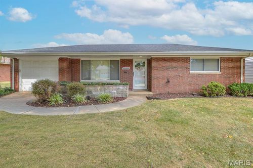 17 Blackburn Dr, Belleville, IL, 62226-6033 | Card Image