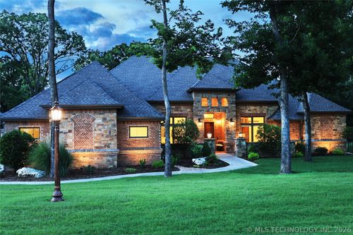 17743 E Red Hawk Rd, Owasso, OK, 74055-2653 | Card Image
