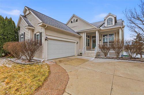 975 Watersedge Ct, Oxford, MI, 48371-3682 | Card Image