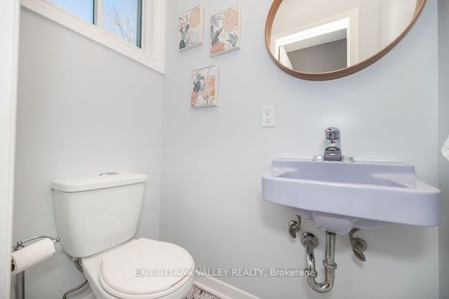 8 Sumac Crt, House other with 4 bedrooms, 2 bathrooms and 3 parking in Deep River ON | Image 12