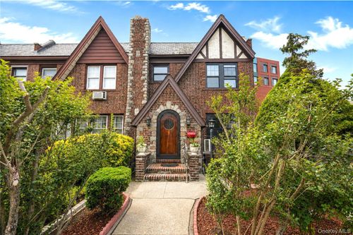 8514 68th Ave, Rego Park, NY, 11374-5204 | Card Image