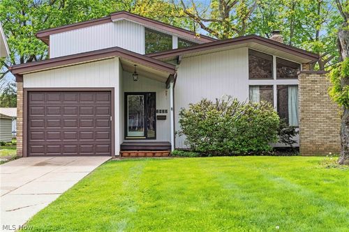 2422 Chestnut Blvd, Cuyahoga Falls, OH, 44223-1025 | Card Image