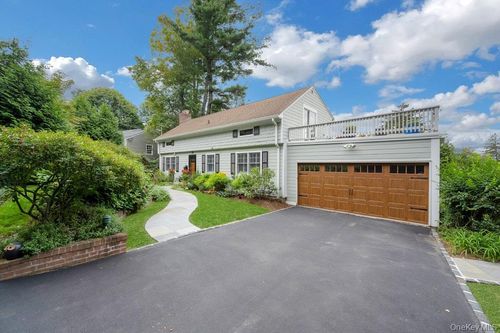 123 Altamont Ave, Tarrytown, NY, 10591-4202 | Card Image