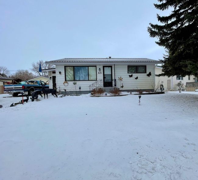 63 Spruce Avenue W, Home with 4 bedrooms, 1 bathrooms and 4 parking in Brooks AB | Image 2