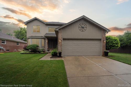 2129 Camelot Dr, Troy, MI, 48083-2553 | Card Image