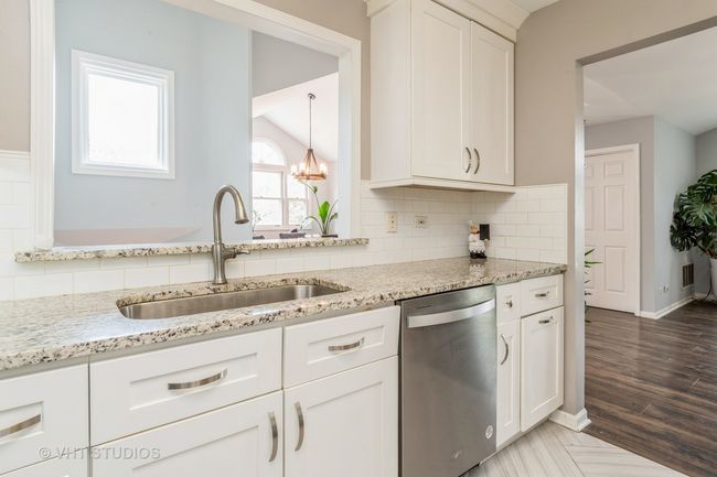 1245 - 1245 Rhodes Ln, Condo with 2 bedrooms, 1 bathrooms and 1 parking in Naperville IL | Image 5
