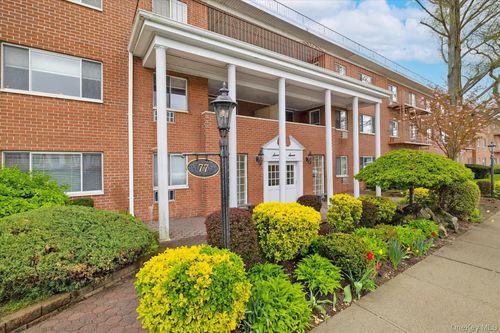 a4-77 S Park Ave, Rockville Centre, NY, 11570-6116 | Card Image