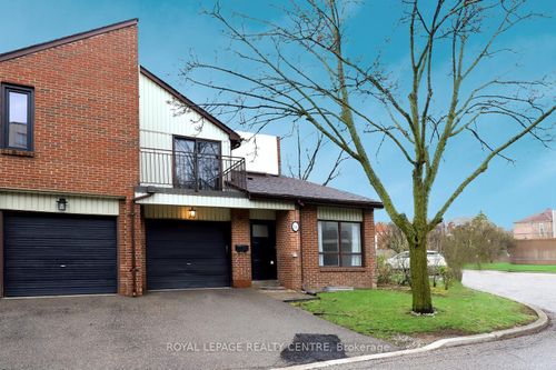 16-1021 Cedarglen Gate, Mississauga, ON, L5C3A7 | Card Image
