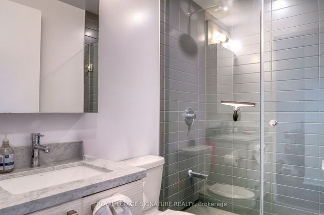 3909 - 2221 Yonge St, Condo with 2 bedrooms, 2 bathrooms and 1 parking in Toronto ON | Image 8