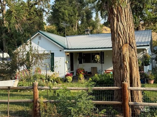 120 Canyon St, Horseshoe Bend, ID, 83629-5040 | Card Image