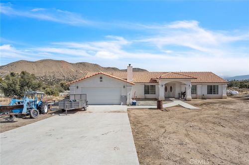 6513 Monte Vista Rd, Phelan, CA, 92371-8803 | Card Image