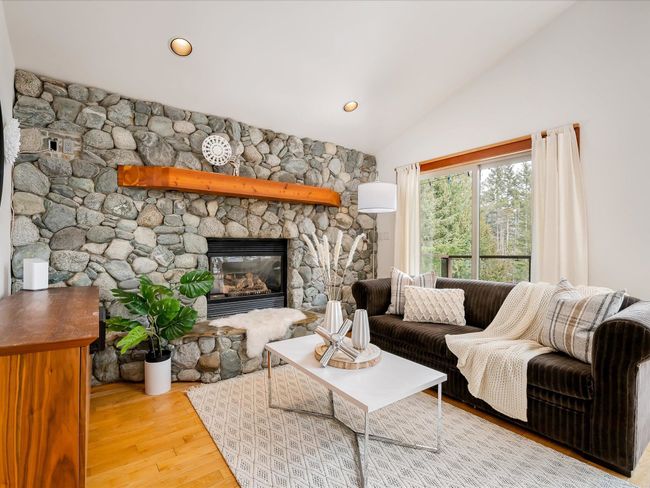 8349 Needles Drive, House other with 6 bedrooms, 3 bathrooms and 6 parking in Whistler BC | Image 5