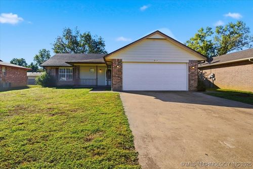 817 W 24th St N, Claremore, OK, 74017-2838 | Card Image