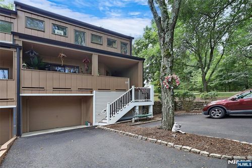 207 Stephanie Dr, Caldwell, NJ, 07006-4586 | Card Image