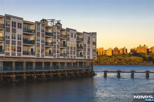 116 The Promenade, Edgewater, NJ, 07020-2104 | Card Image