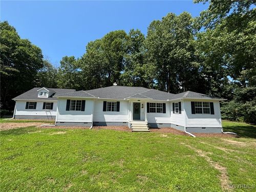 111 New South Rd, Kilmarnock, VA, 22482-3910 | Card Image
