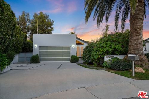 28927 W Beach Ln, Malibu, CA, 90265 | Card Image