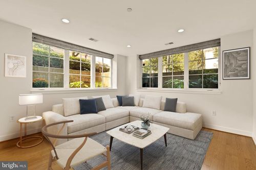 apt-vl02-150 V St Nw, WASHINGTON, DC, 20001-5605 | Card Image