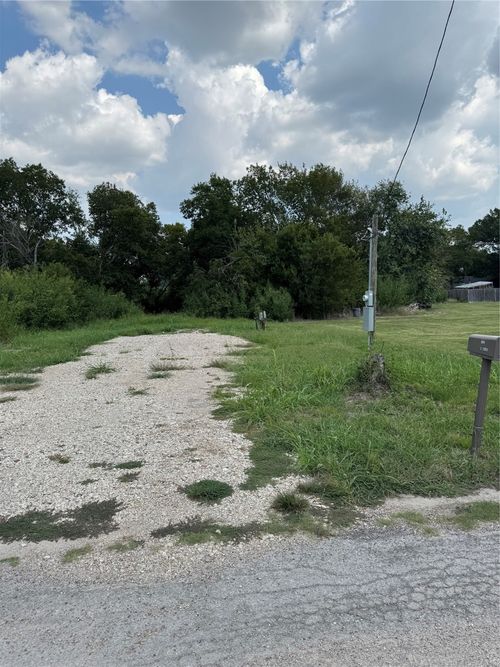 312 N Waco St, Mart, TX, 76664-1042 | Card Image