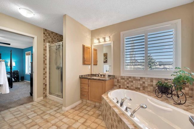 266 Rockborough Green Nw, House other with 5 bedrooms, 4 bathrooms and 4 parking in Calgary AB | Image 19