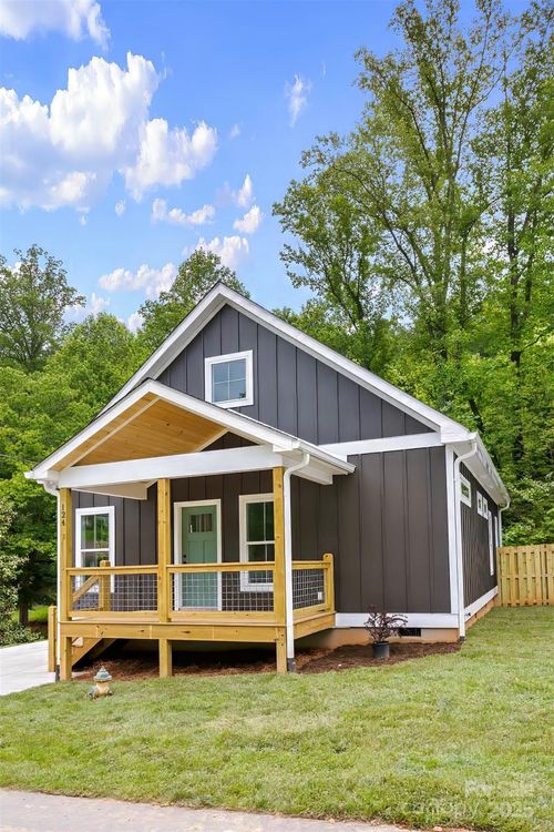 124 Orchard St, Old Fort, NC, 28762-5762 | Card Image
