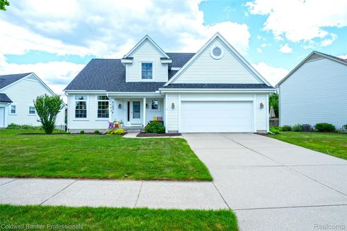 2088 Lochnayne Ln, Davison, MI, 48423-8376 | Card Image