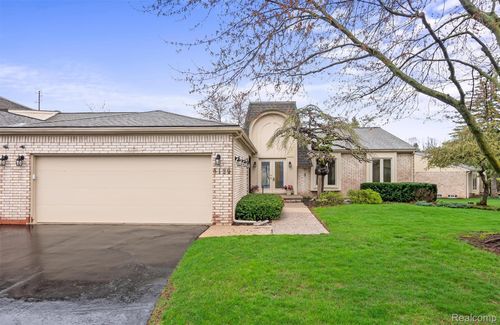 5129 Woodlands Ln, Bloomfield Hills, MI, 48302-2854 | Card Image