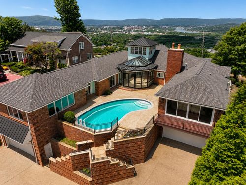 312 N Crest Rd, Chattanooga, TN, 37404-1004 | Card Image