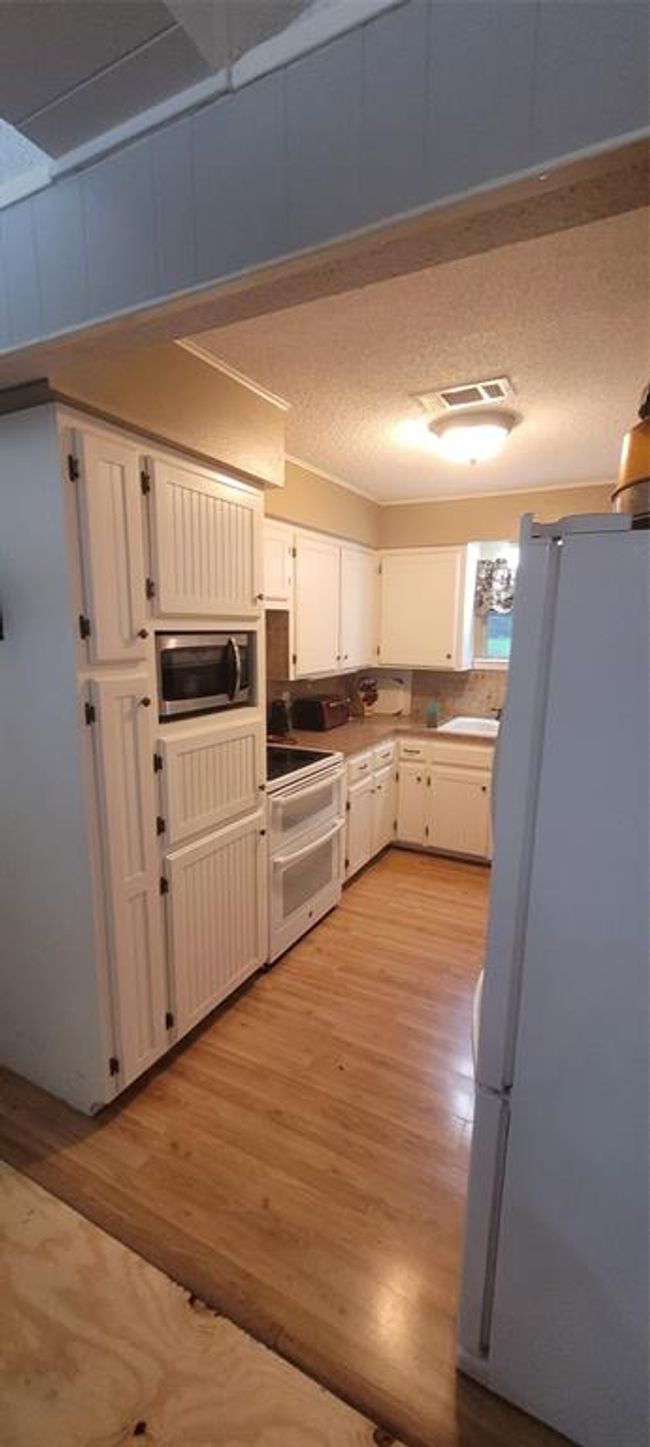 Updated kitchen. | Image 13